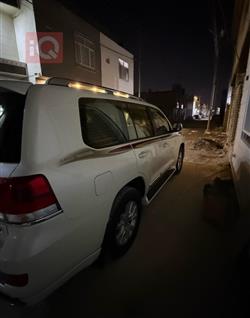 تۆیۆتا لاند کروزەر